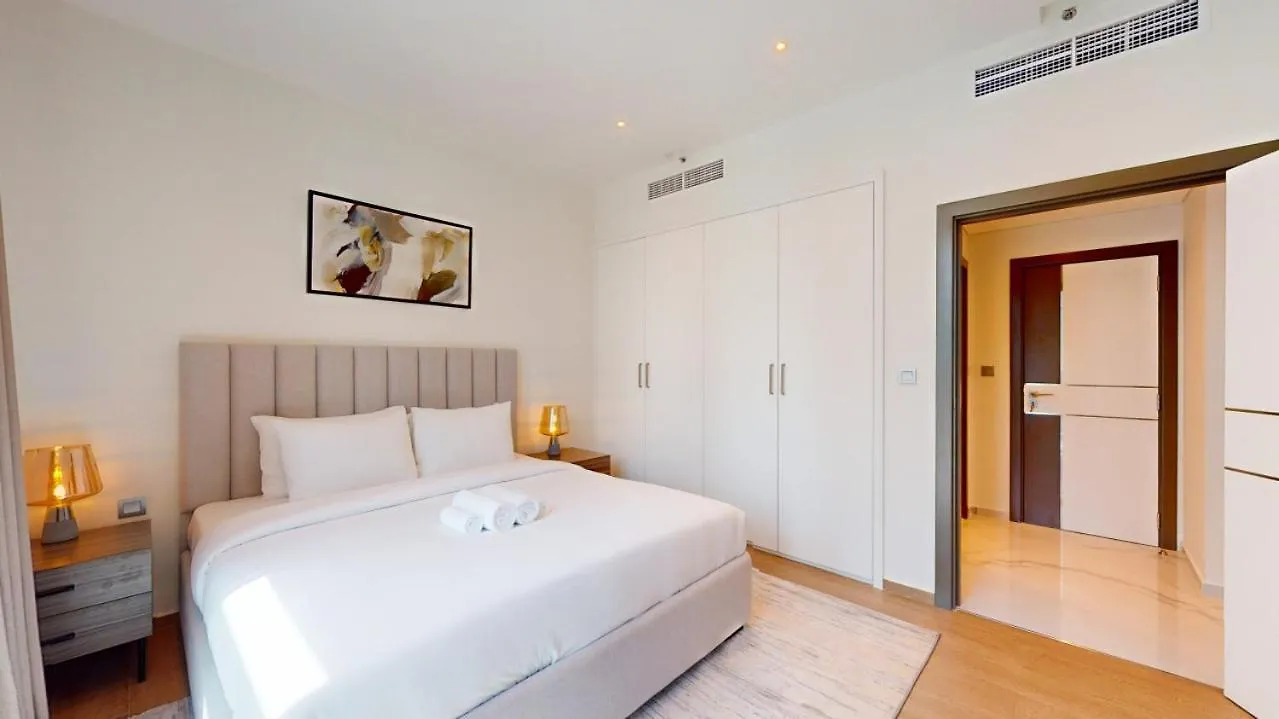 Clarens Tower 2 - Modern One Bedroom In Downtown Dubai Apartment